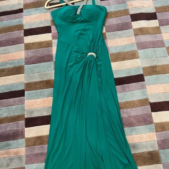 Emerald Green Evening Gown with Shawl, Size M by Janine - Picture 3 of 13